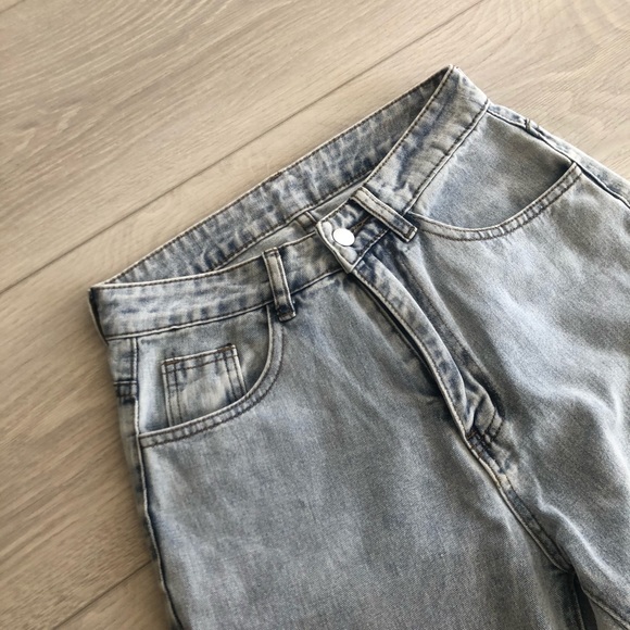 High Waist Light Wash Jeans - Picture 5 of 7